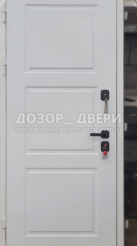 Белая входная дверь, фото №1