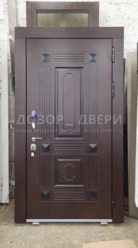 Квартирная дверь с узором