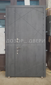 Полуторная серая дверь