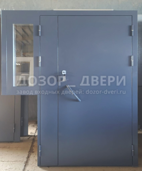 Техническая полуторная дверь с боковом окном